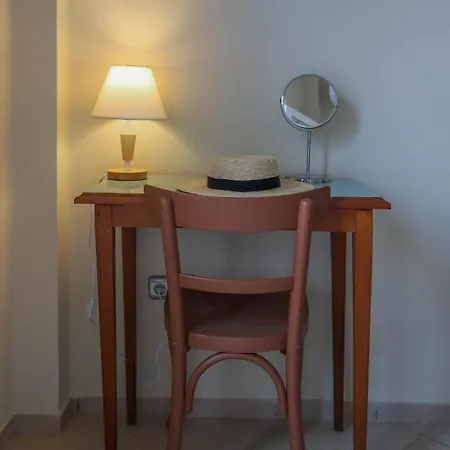 Rhodes Town Garden Apartment *