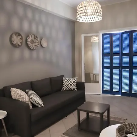 Rhodes Town Garden Apartment