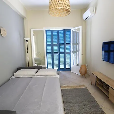 Rhodes Town Garden Apartment