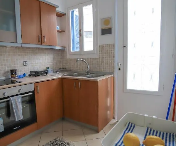 Rhodes Town Garden Apartment