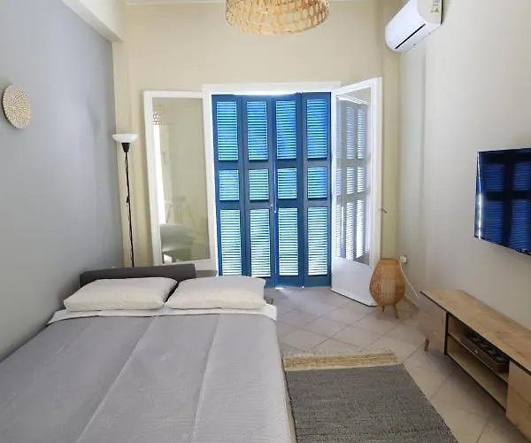 Rhodes Town Garden Apartment